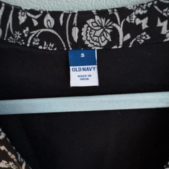 Old Navy Black and White Floral Long Sleeve V-Neck Dress - Picture 2 of 3